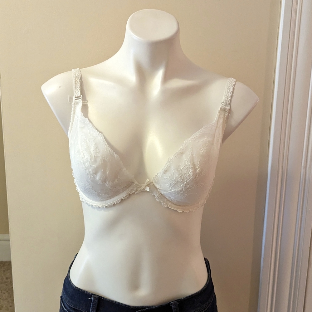 Vintage white lace bra size 34 D